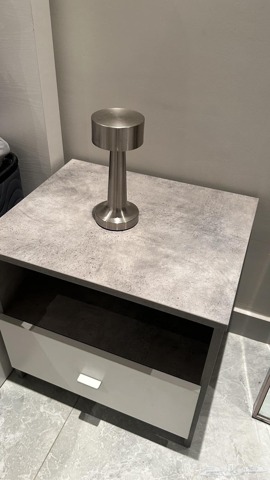 طقم سرير و دولاب و كومدينه ( لا يوجد اي عيب )64412292573954112