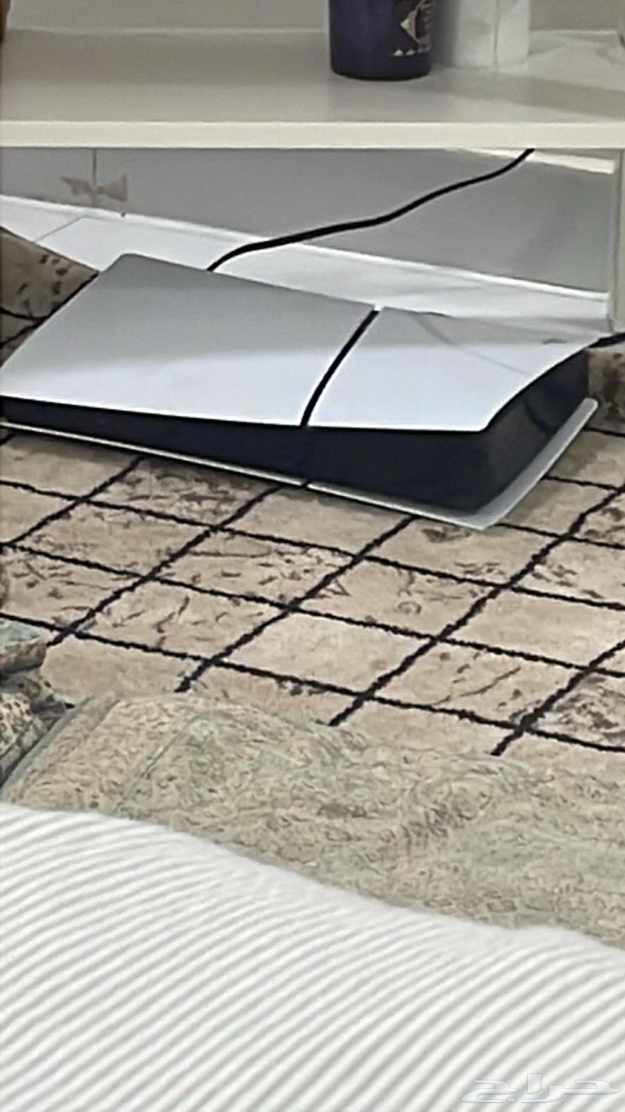 بلايستيشن 5 مع يدين ومحمل فيفا 25 والعاب اضافيه64414104156674110