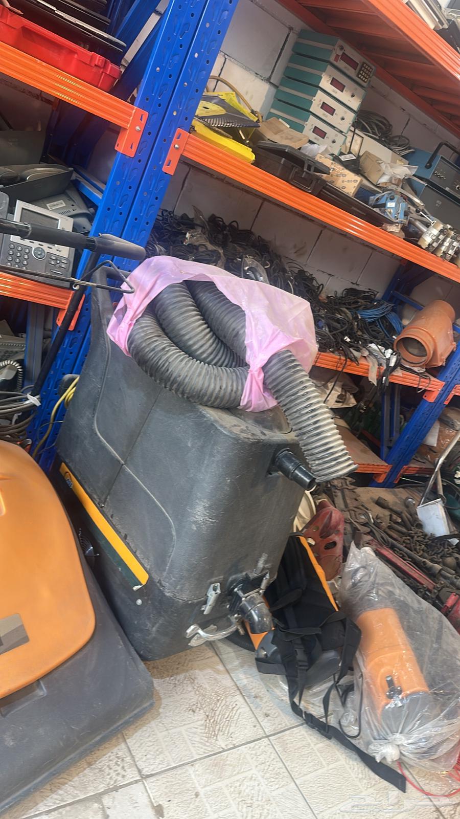 عدد 1 ماكينة تنظيف سجاد وأرضيات صناعية امريكي64412990002691110