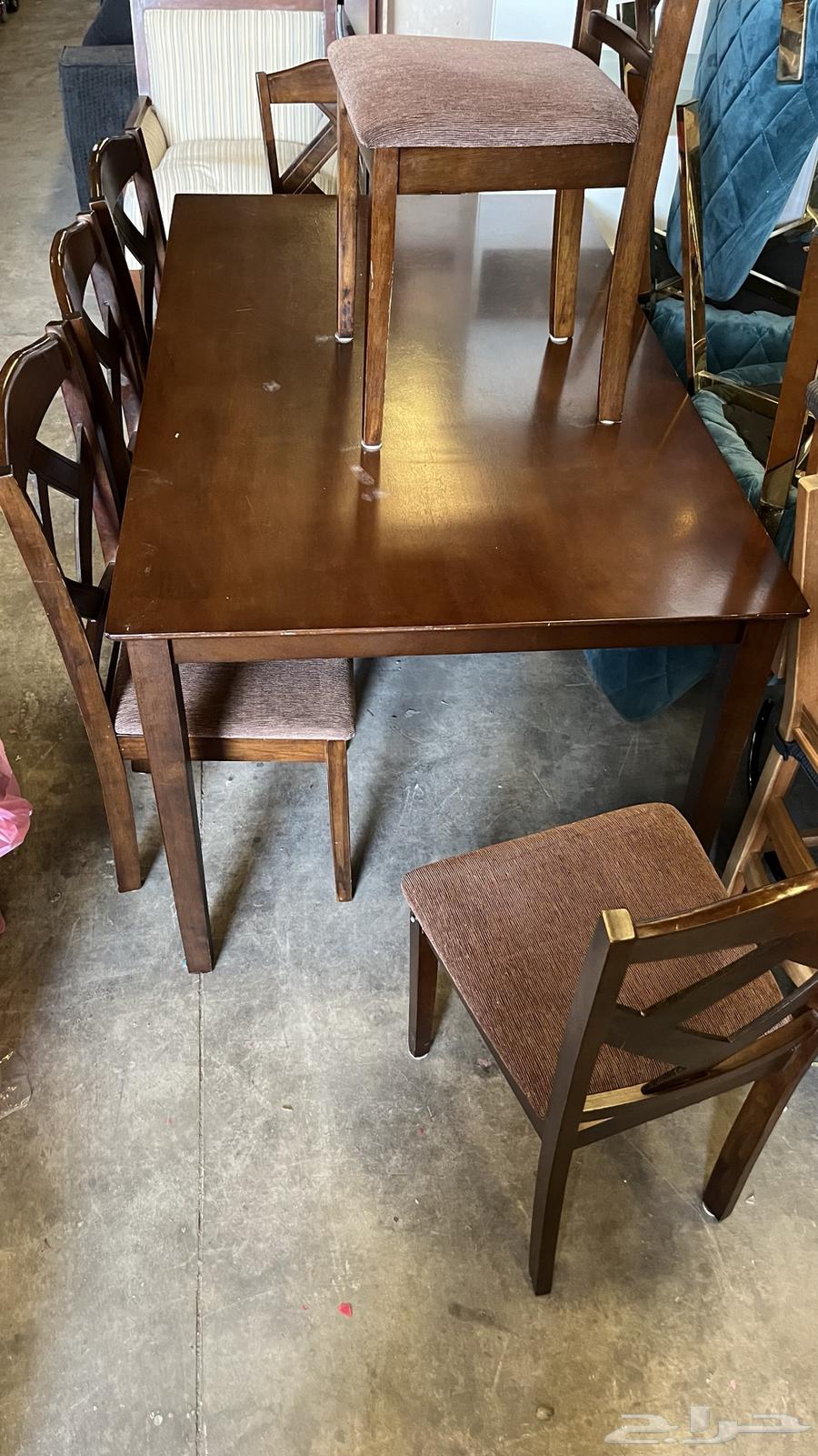 Clean table with six chairs64413904851842110