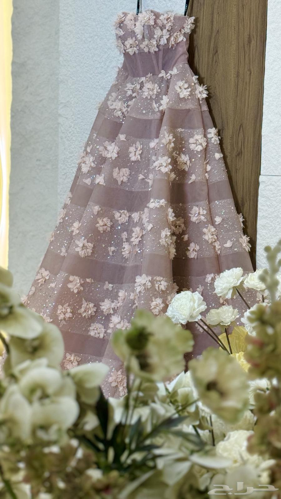 فستان من المصممة ANNO للإيجار ب 150064416041458178111