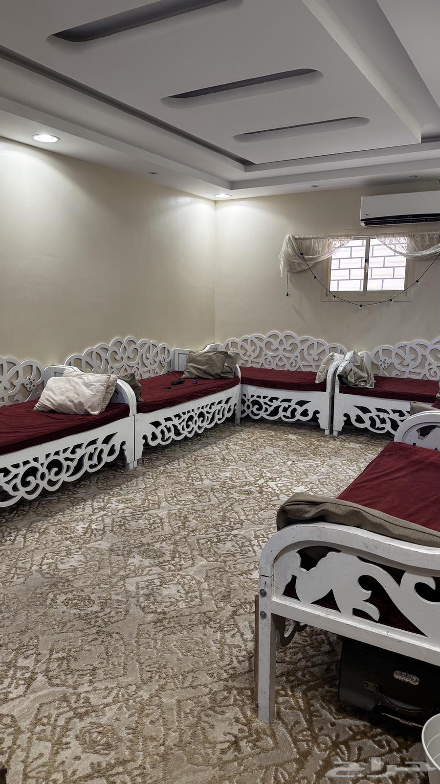 كراسي للبيع 7 حبات شبه جديد وجيده وكويسه64415168634753110