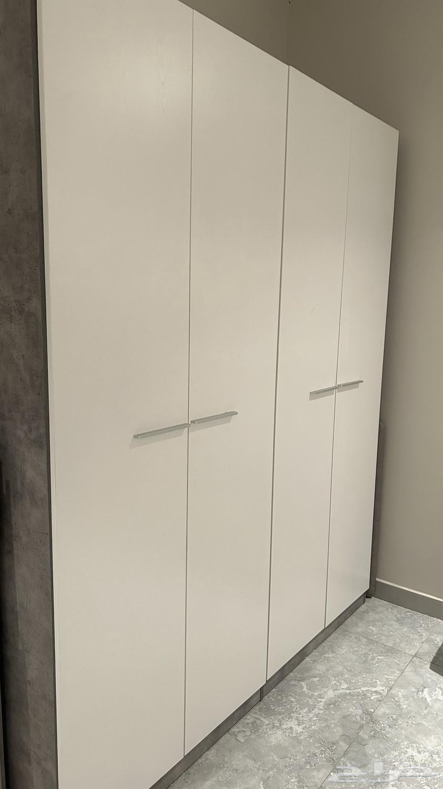 طقم سرير و دولاب و كومدينه ( لا يوجد اي عيب )64412292573954111