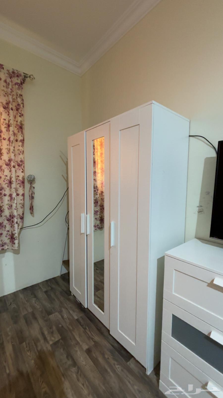 Everything for sale: bed, table, drawer, chair comes with it64417115582339112