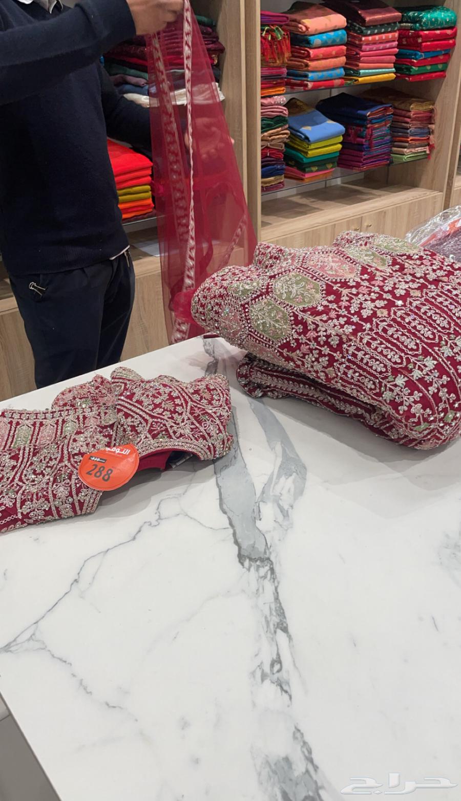 شريت الساري ذا ومالبسته الا ساعتين الي تبيه بسعر رمزي تكلمن64577036414339110