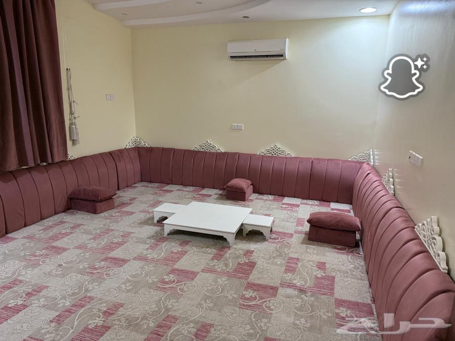 مساند للبيع نظيفة جدا  مع جميع الاغراض64418526198658110