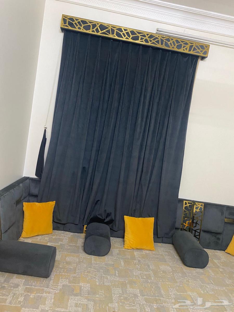 Floor session with carpet and table, price requested is 1300 negotiable64412668607235111