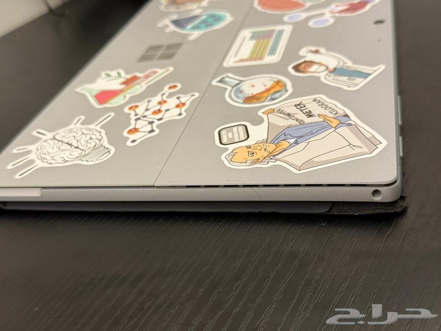 Microsoft Surface Pro 764414739827714114