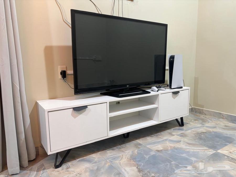 Sony 5, TV screen, and used TV table64417035243266111
