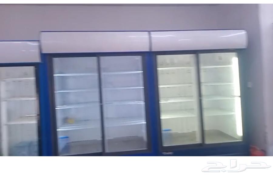 Two side-by-side large refrigerators with a clean design and working as shown in the picture64415438009218110