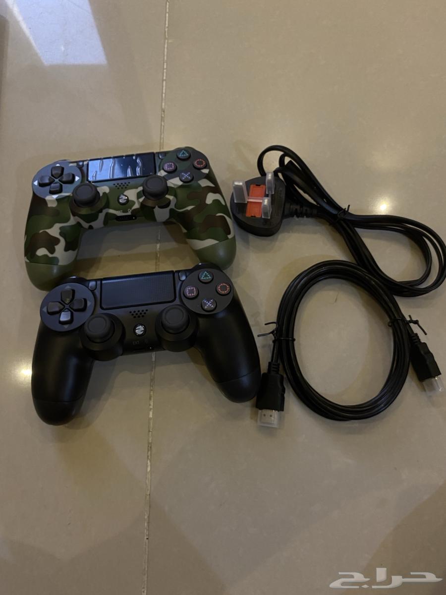 Sony 4 hacked with over 100 games installed and two controllers64415020477185114