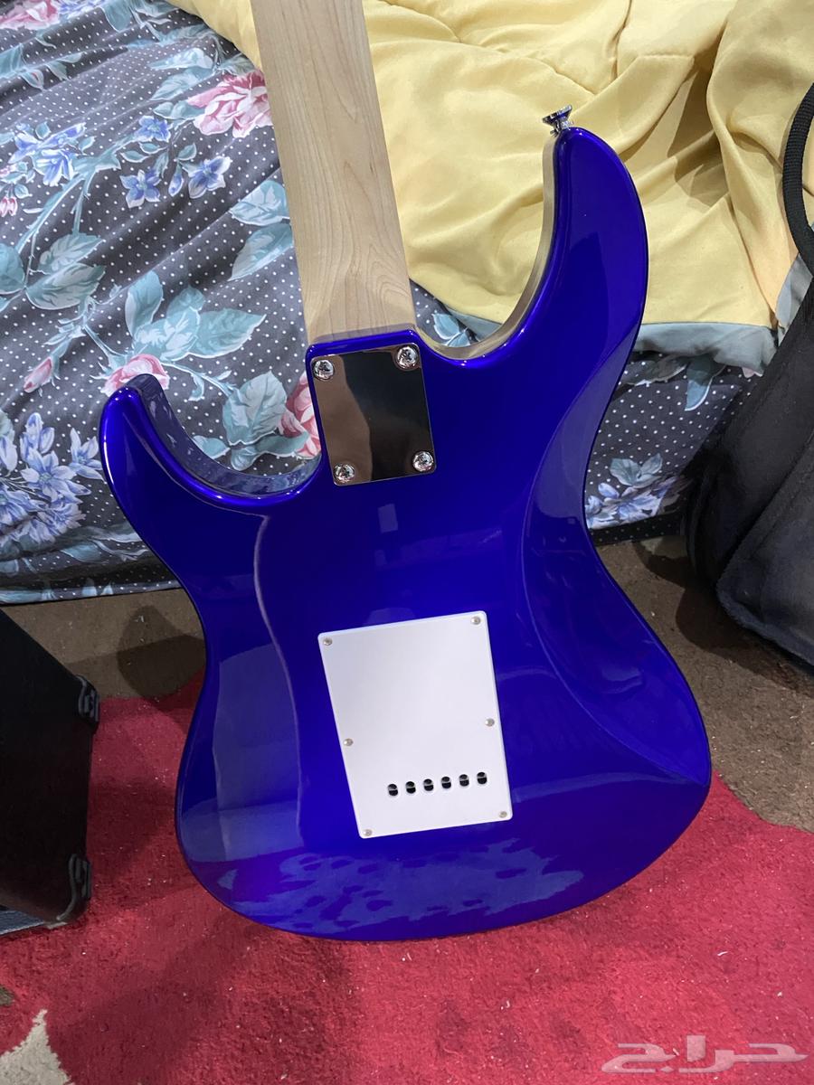 قيتار كهربائي ياماها شبه جديد64413785304706112