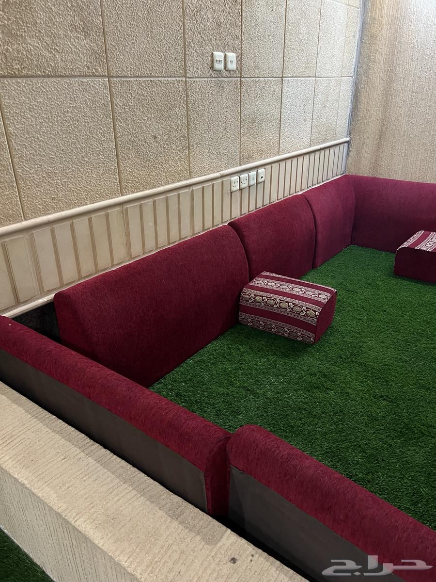 مجلس ملحق نظيف لاشق ولا كسر64413126386945111