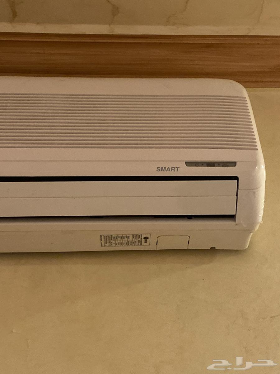 LG split air conditioner in very good condition, needs freon64412292558721111
