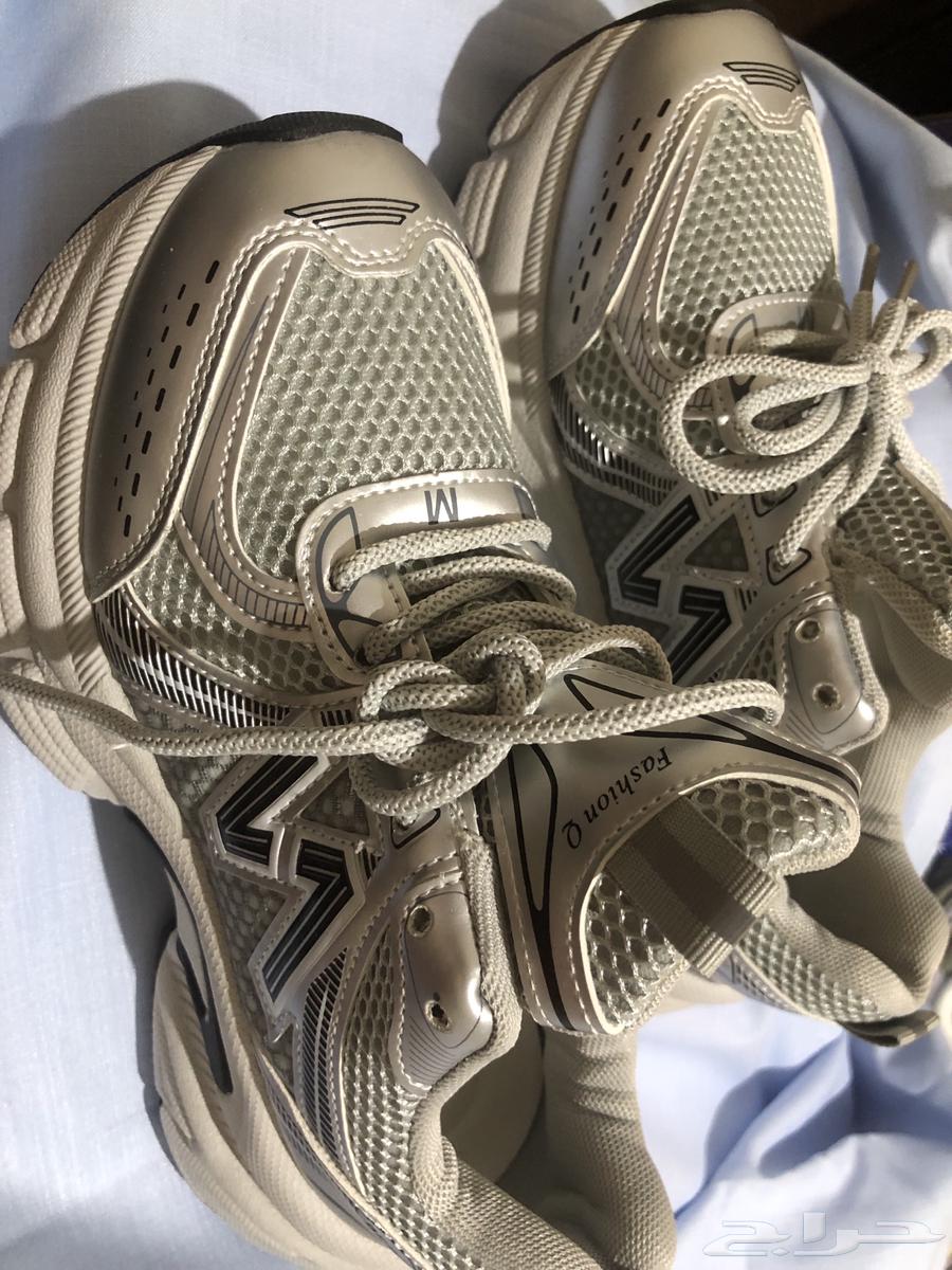 حذاء رياضي جديد تماماا للبيع64415907985539110