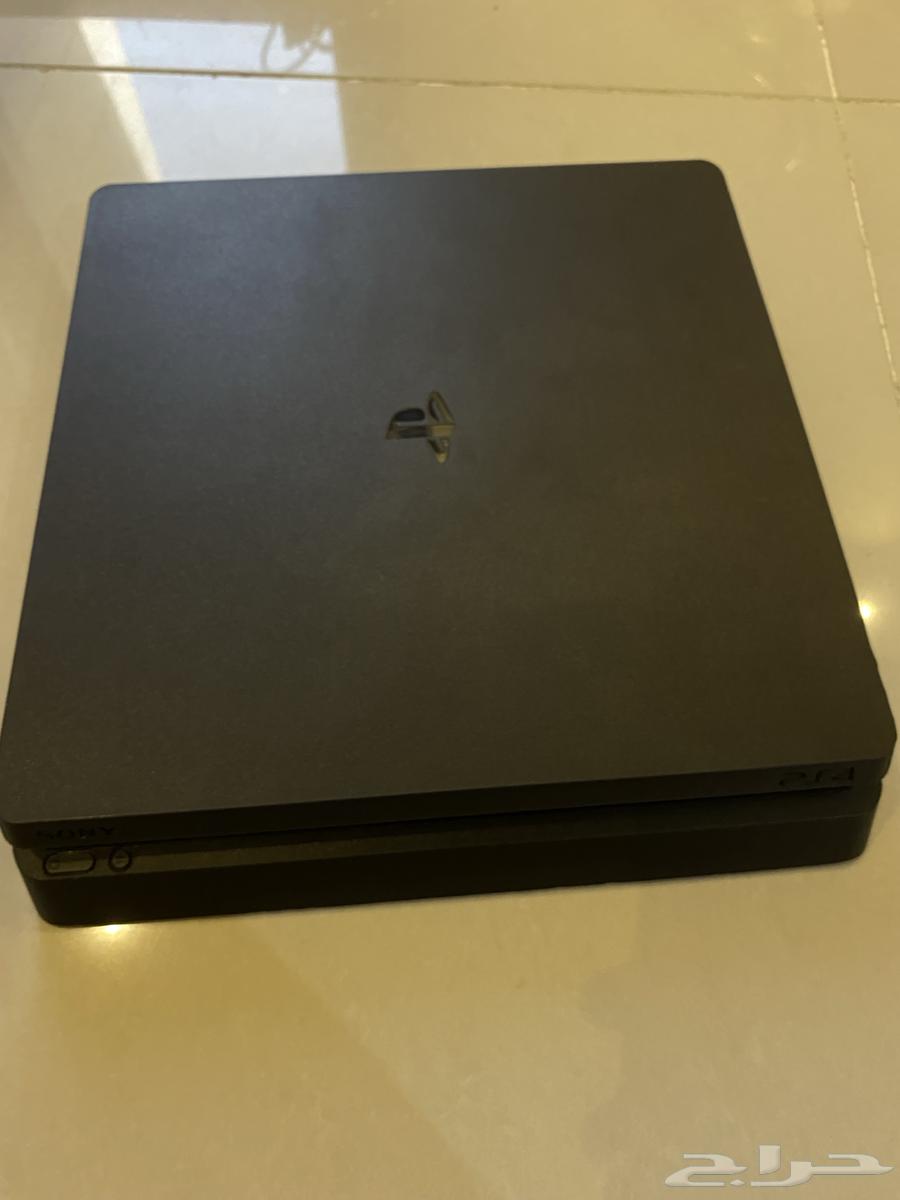 Sony 4 hacked with over 100 games installed and two controllers64415020477185112