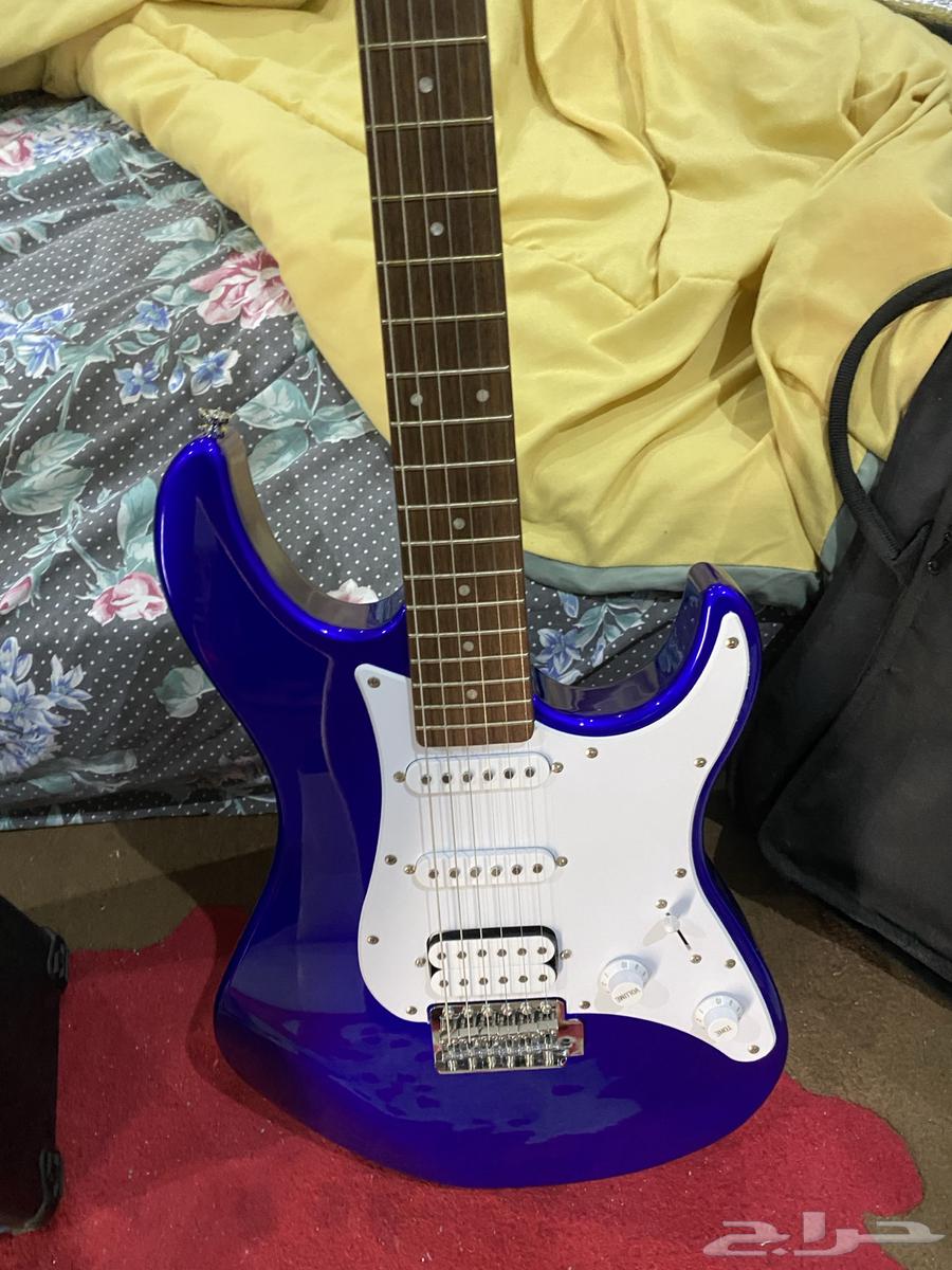 قيتار كهربائي ياماها شبه جديد64413785304706113