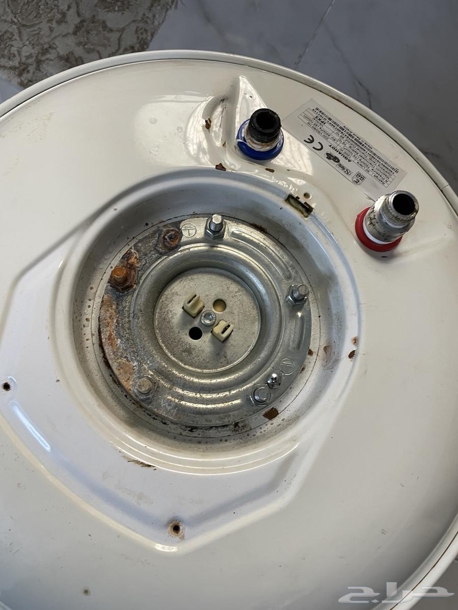 50-liter water heater with one defect leaking from the base64417821629955110