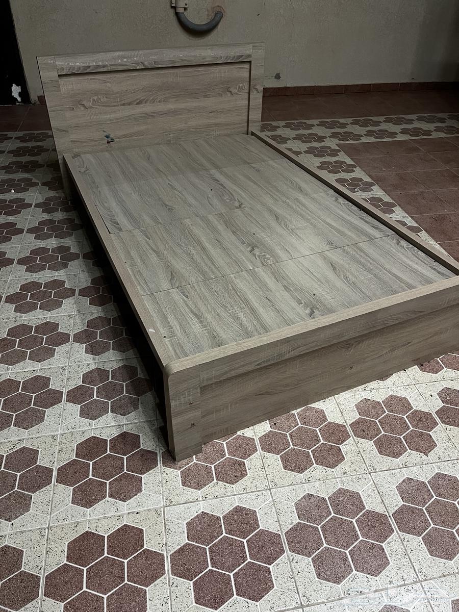 غرفه نومه مكونه من سرير و تسريحه64418784253953110