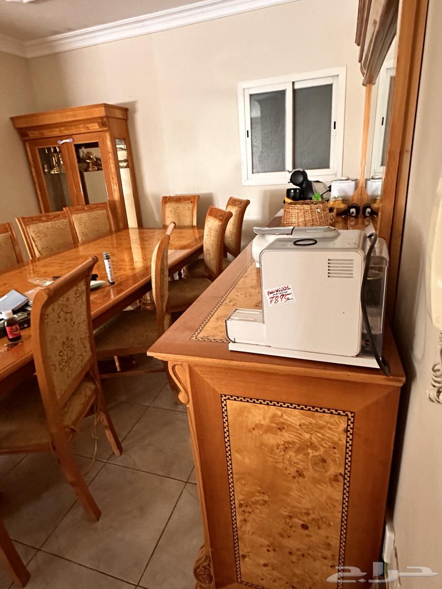 للبيع طاوله طعام 12 كرسي مع 2 بوفيه حالة جيده64416809372675112