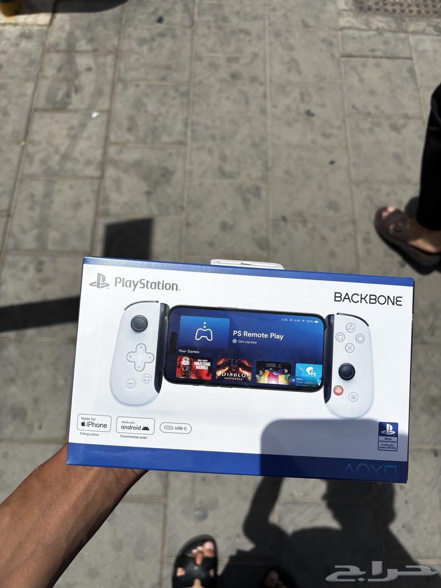 يد اللعب اللي تشبك فبها الجوال64414461640323110