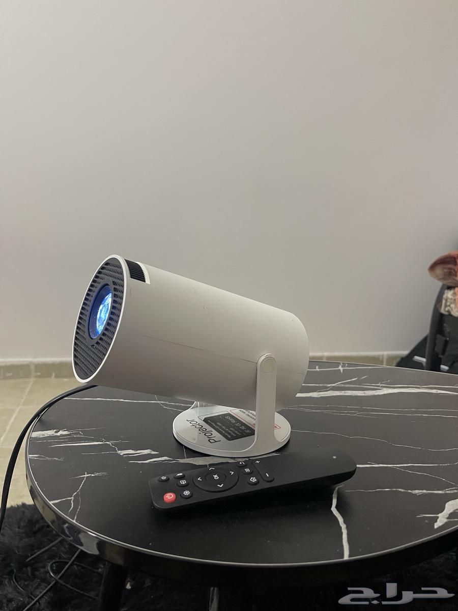 بروجكتر حلو مشاء الله لسة جديد ومعاه الريموت وشغال امورو تم64413043982979112