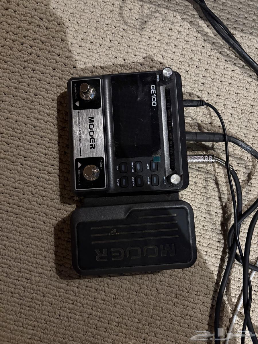 Guitar sound effect device64417142843651110