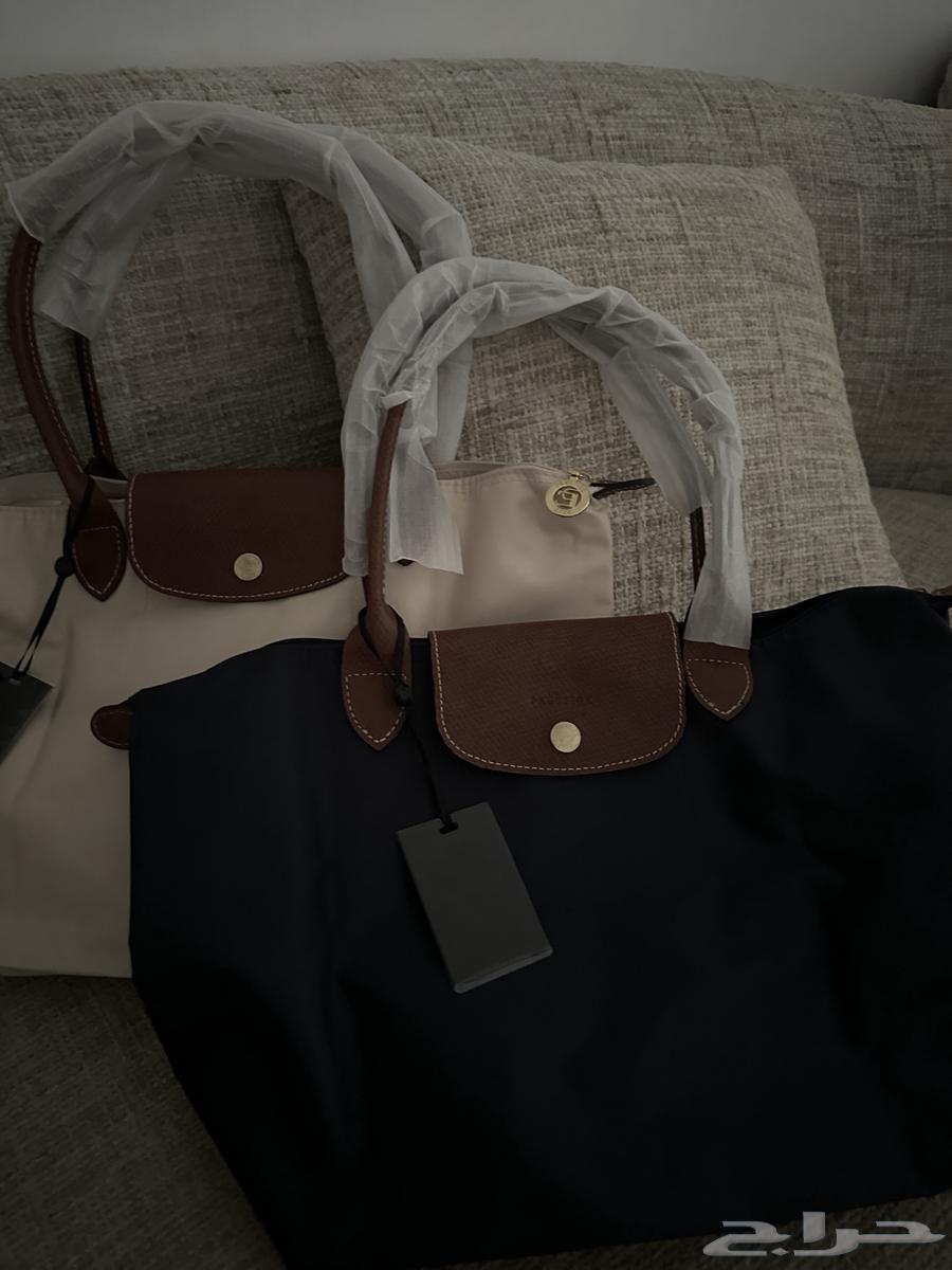 Two bags, anyone who wants them can contact me for 100, and pink color is available64413824938881111