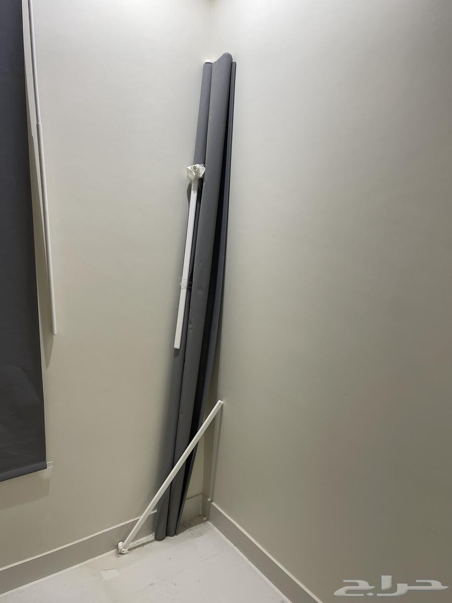 ستائر رول بلاك اوت مستعملة نظيفة من ايكيا حبتين ب100 فقط64416413620610110