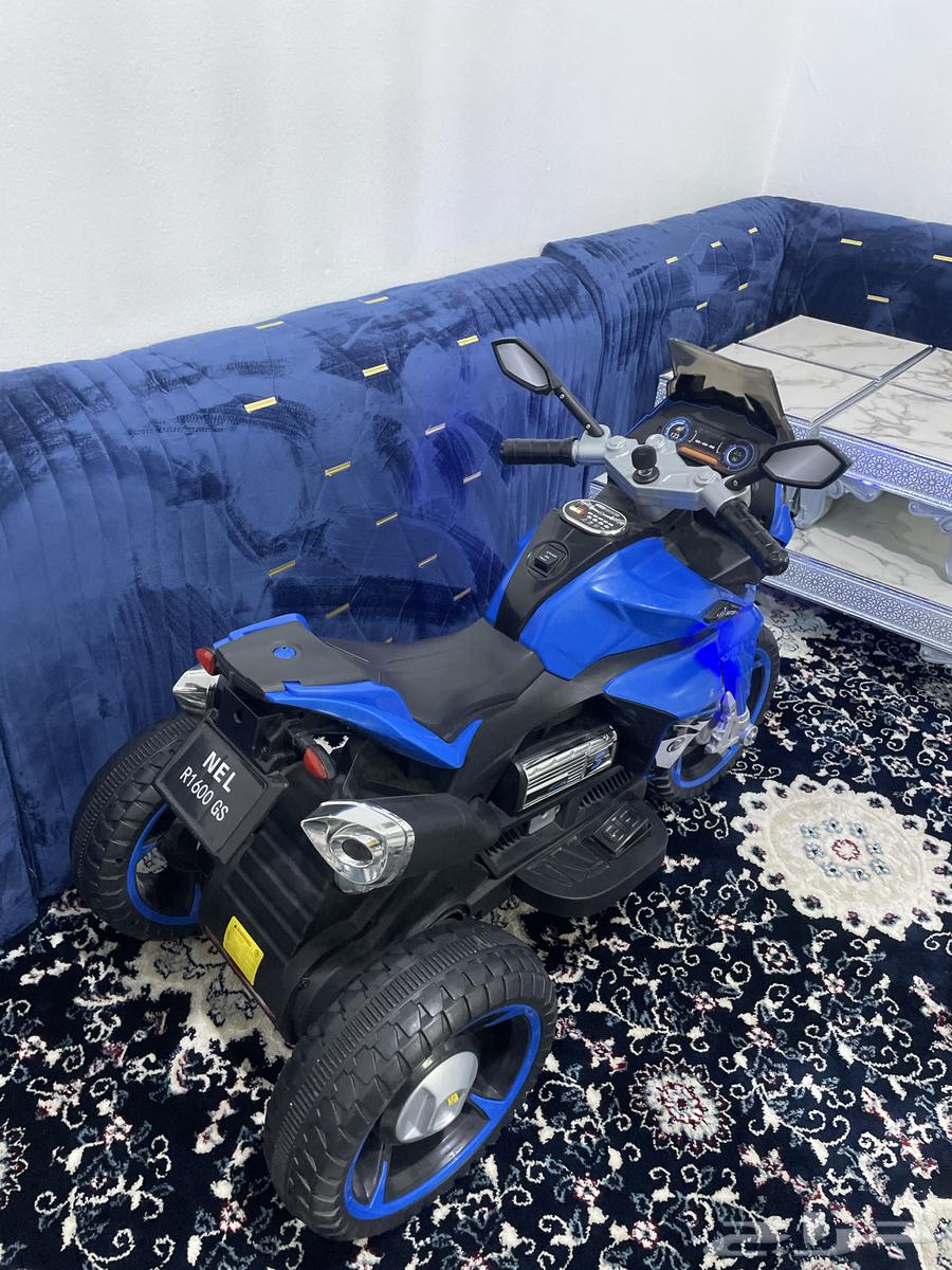 User from the city, comes with charger and keys, price 25064412441321346111