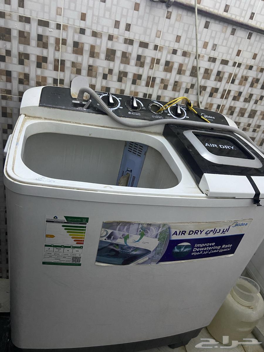 Two washing machines, one automatic and one manual64412292598785110