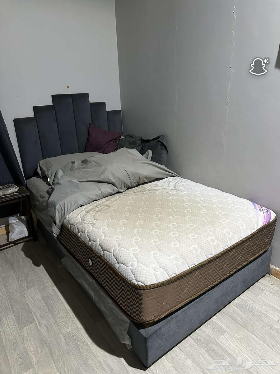 سرير ومرتبه نفر ونص من باك كير نضيف جدا  وعليه ضمان 10 سنوات64417752934658110