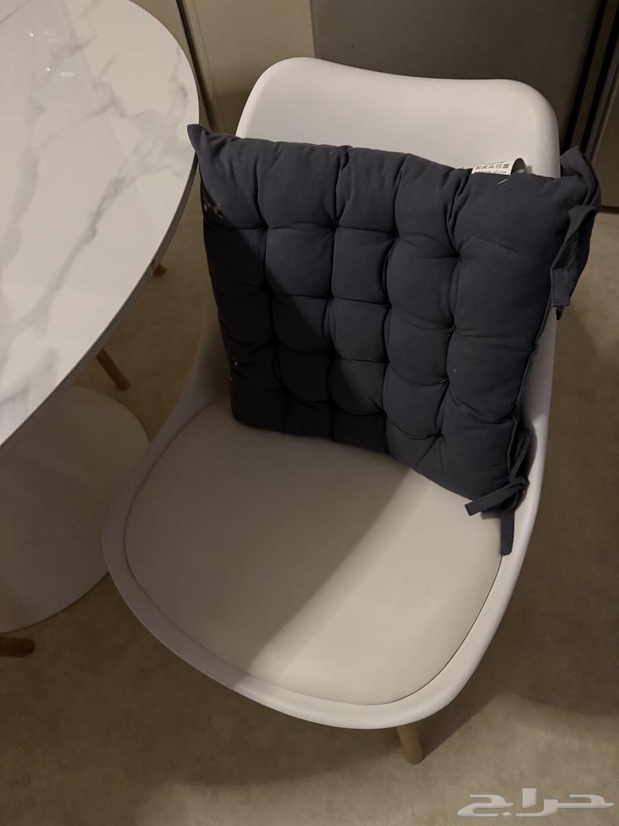 Dining table used for a week64413379254147110