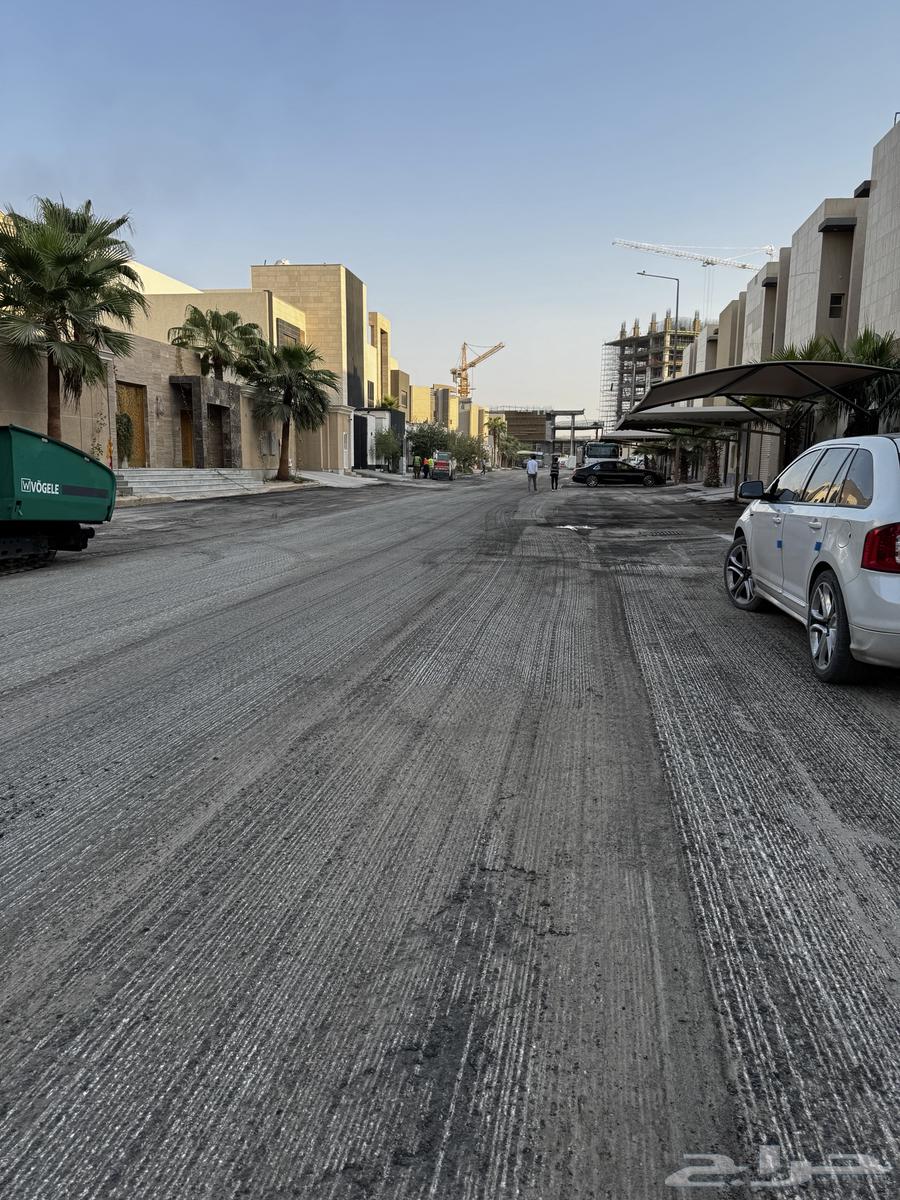Asphalt and backfilling contractor, crushed asphalt, material spraying64142125750659113