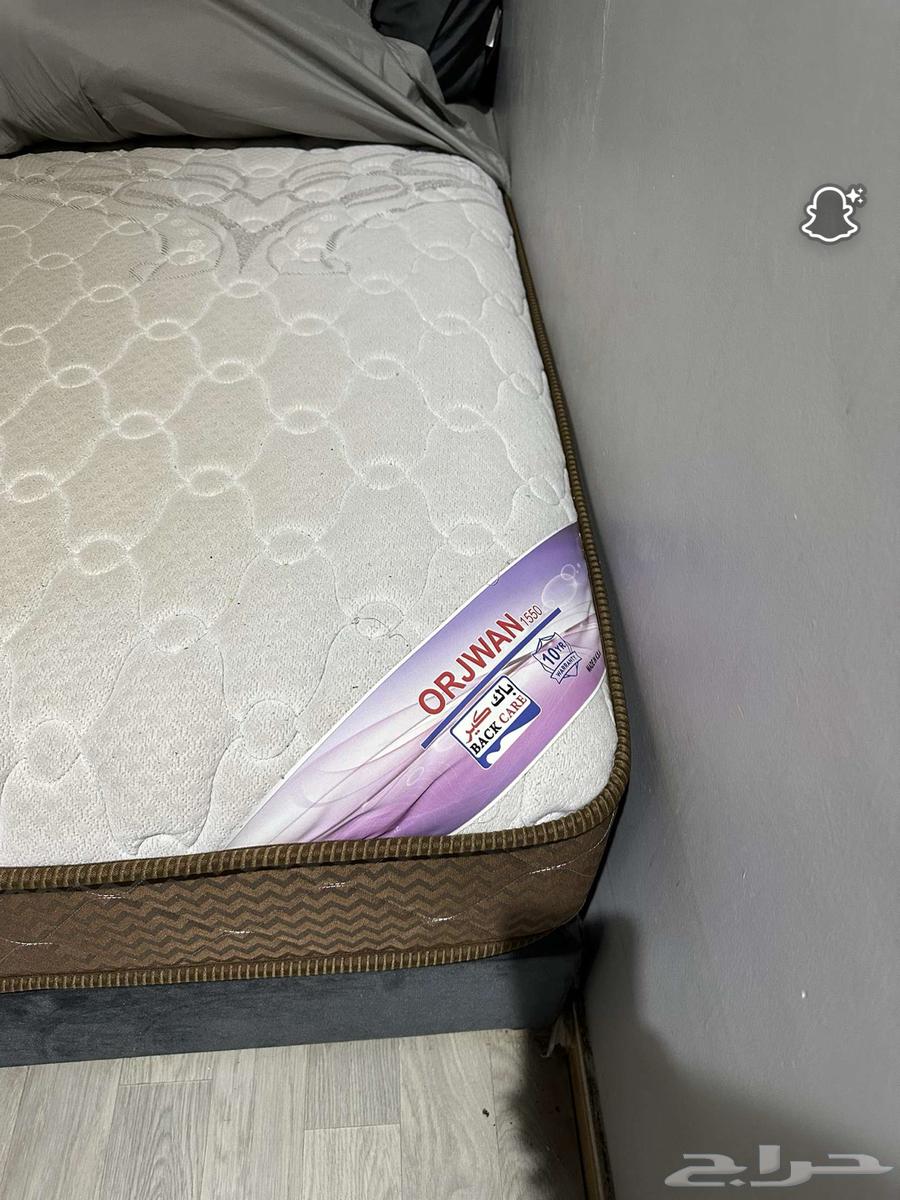 سرير ومرتبه نفر ونص من باك كير نضيف جدا  وعليه ضمان 10 سنوات64417752934658114