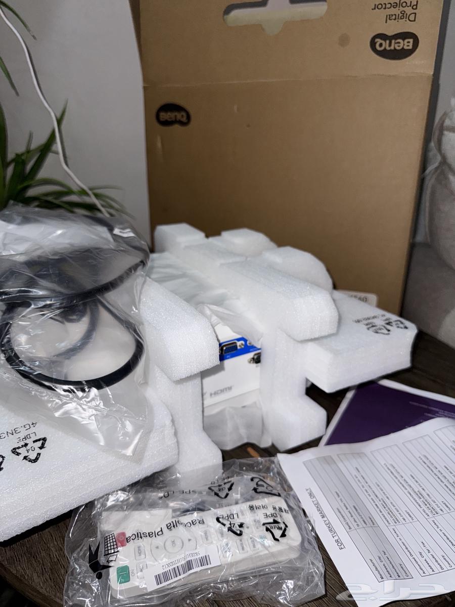 بروجكتر شبه جديد للبيع64413438371841110