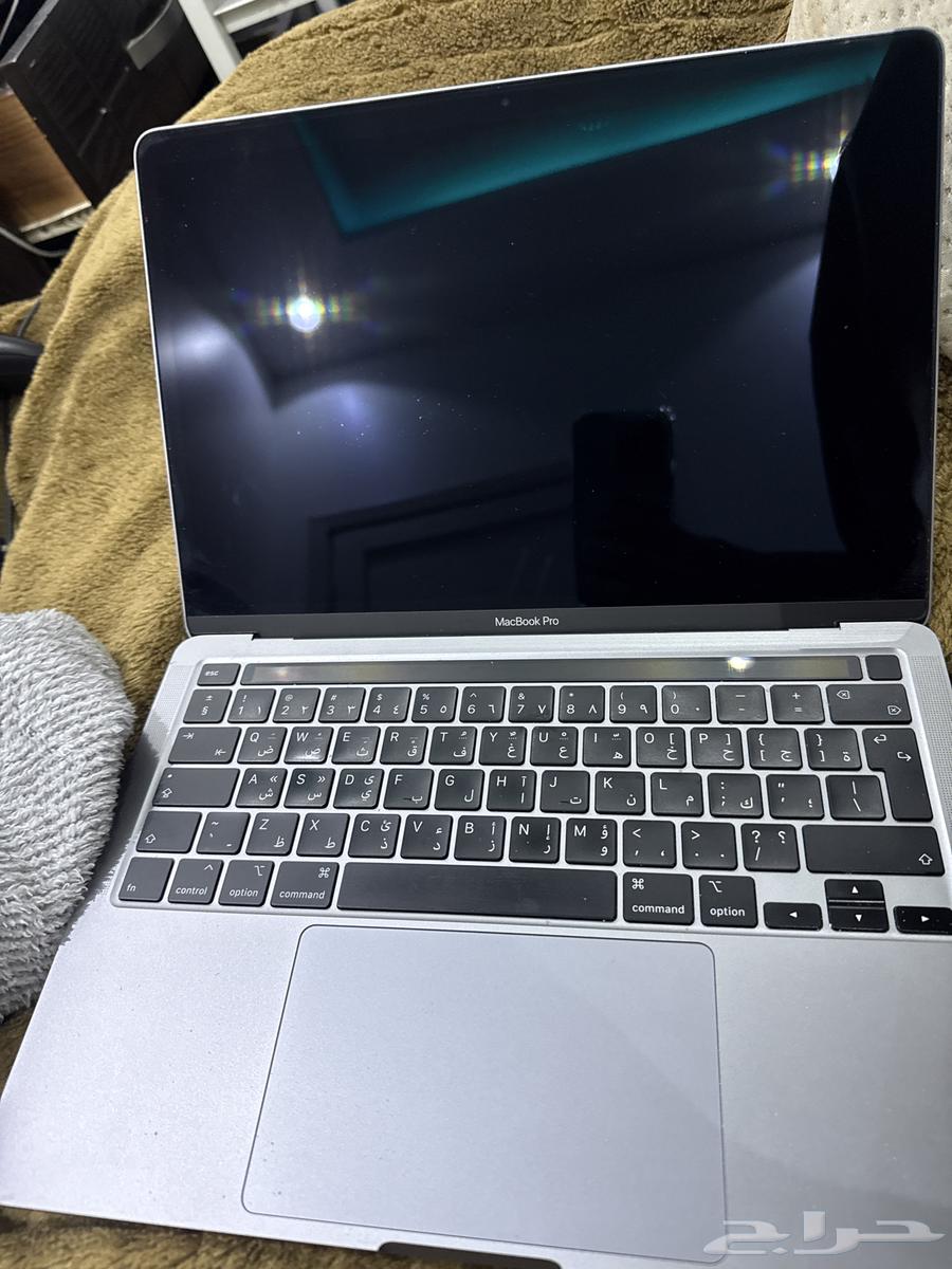 MacBook Pro 13 (2020) very clean with original box and charger64415033946883112
