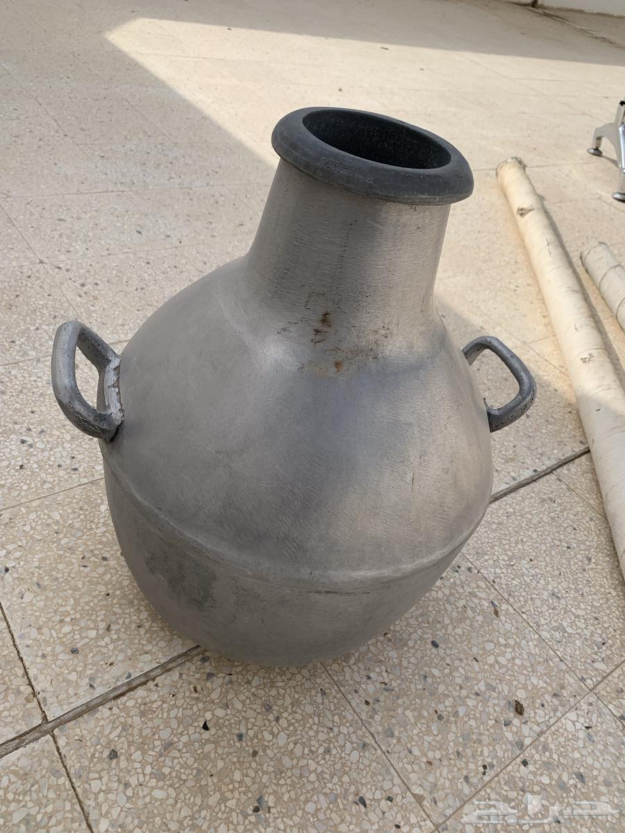 Two fava bean jars, large and small64414913492610111