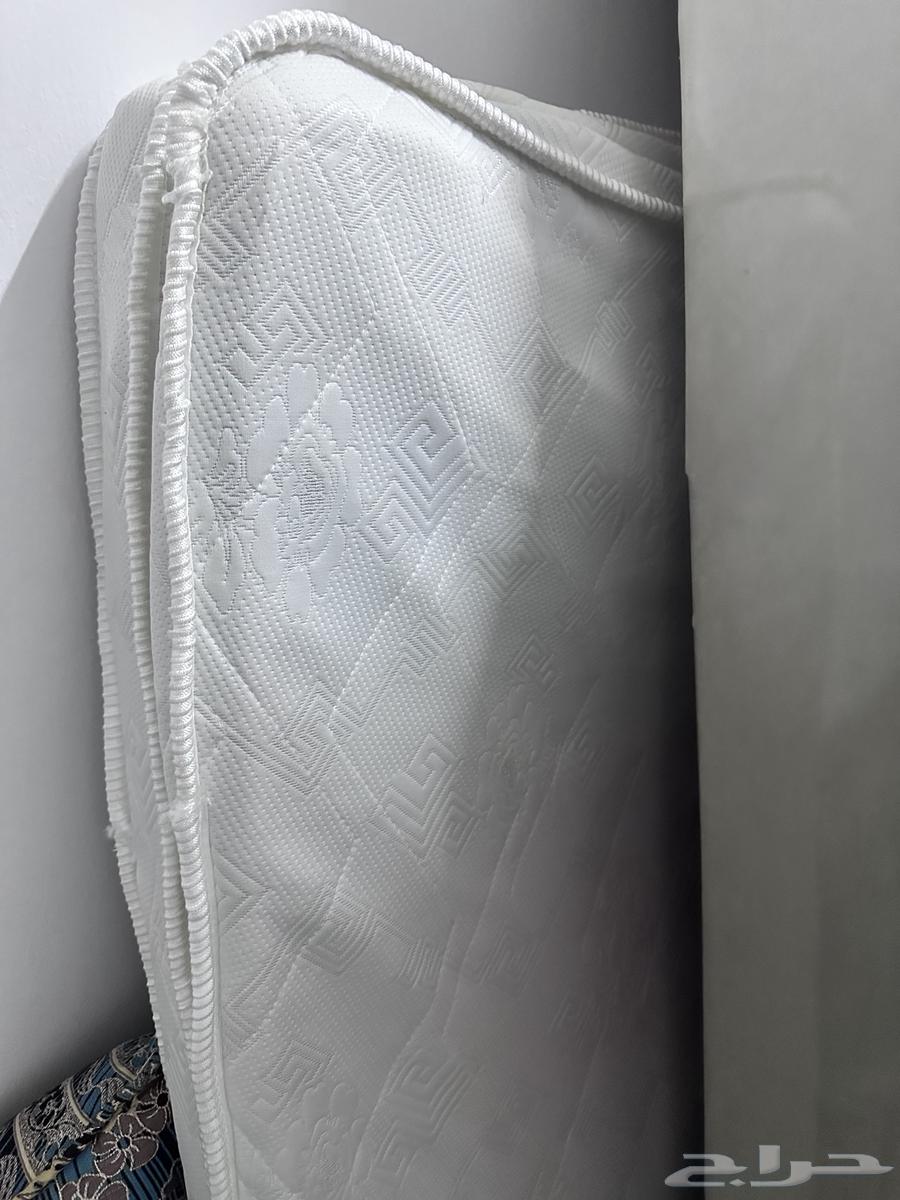 تخت نفر ونص مع فرشة جديدة64416373832321111