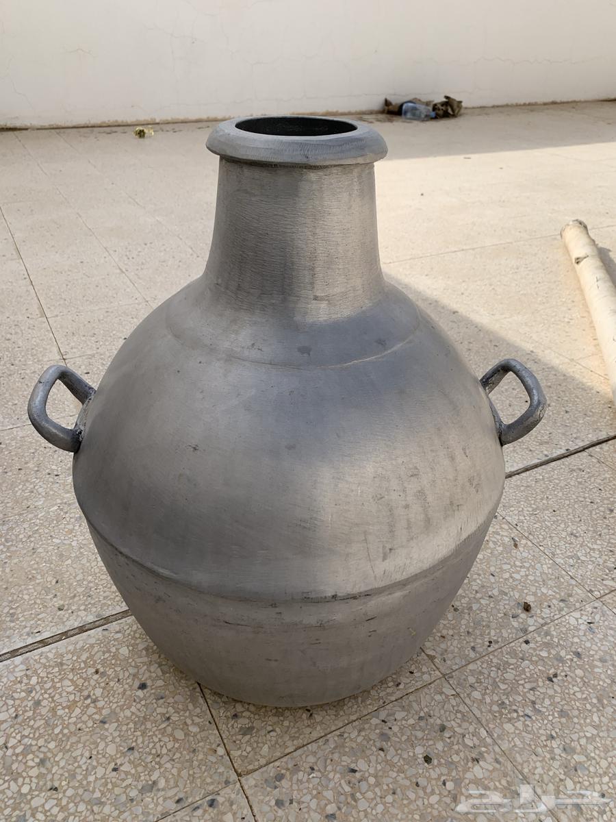 Two fava bean jars, large and small64414913492610110