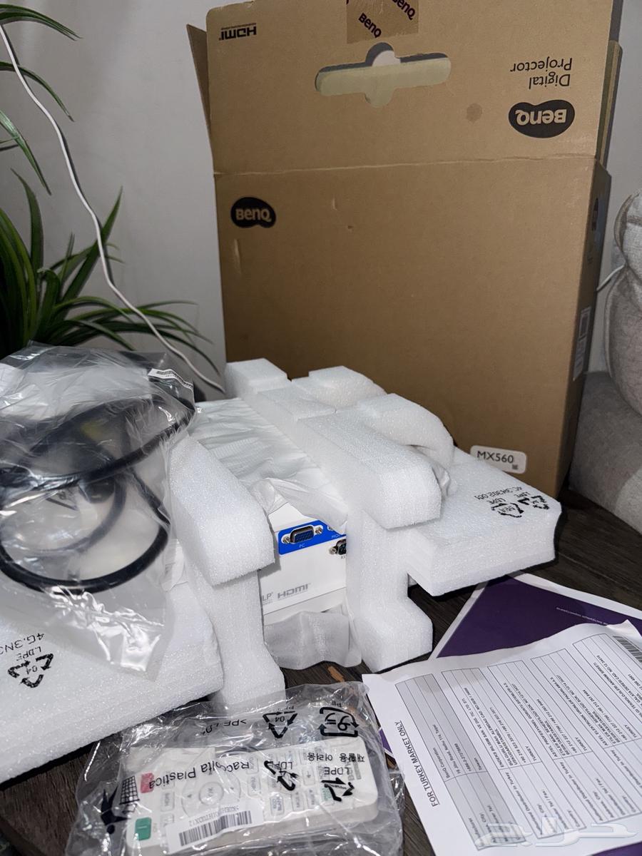 بروجكتر شبه جديد للبيع64413438371841113