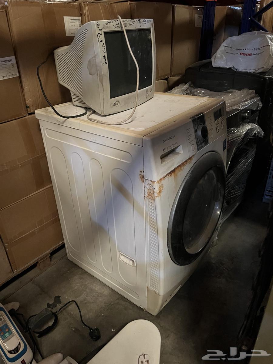 Two refrigerators, a washing machine, and a heater64414900023937111