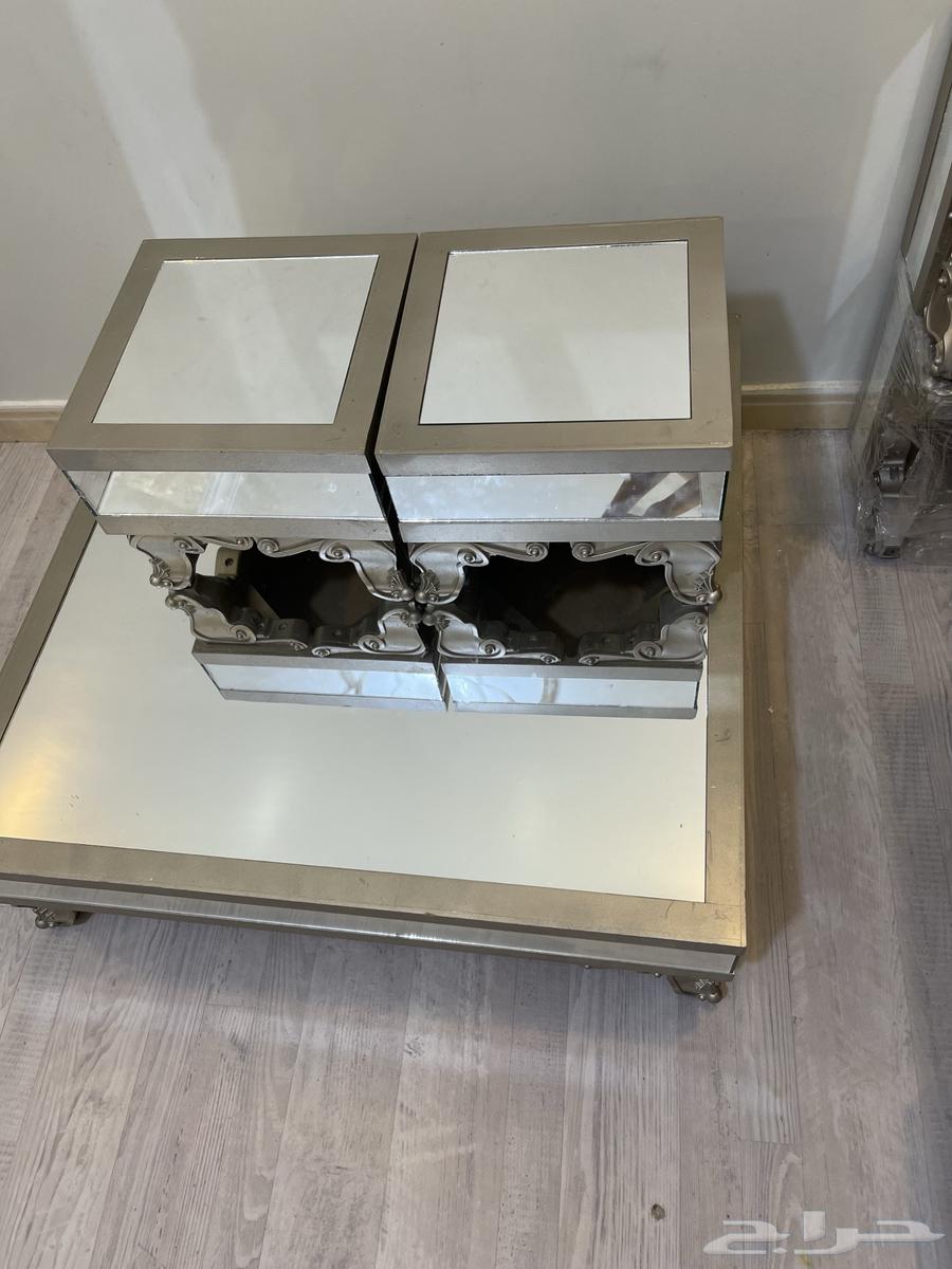 Floor tables64418336161026111