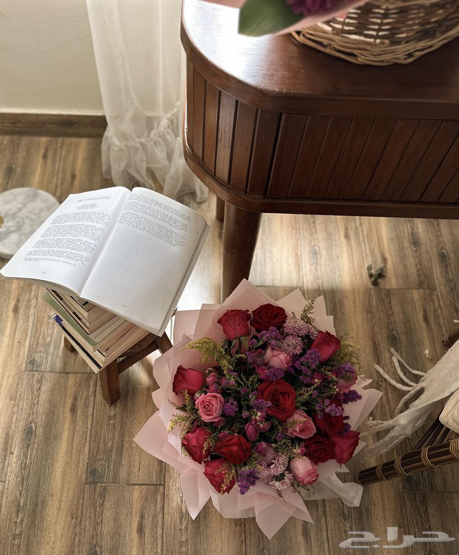 مكتب للبيع المستعجل مع الكرسي 1000 ريال64413030500866111