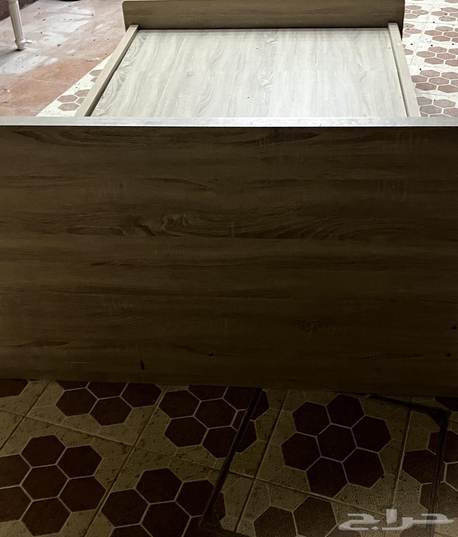 غرفه نومه مكونه من سرير و تسريحه64418784253953112