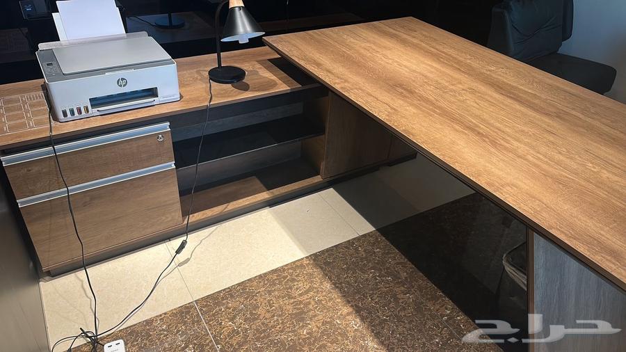 مكتب جديد64417211177219111