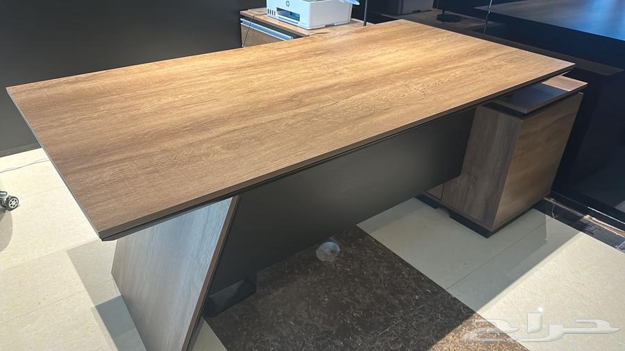 مكتب جديد64417211177219110