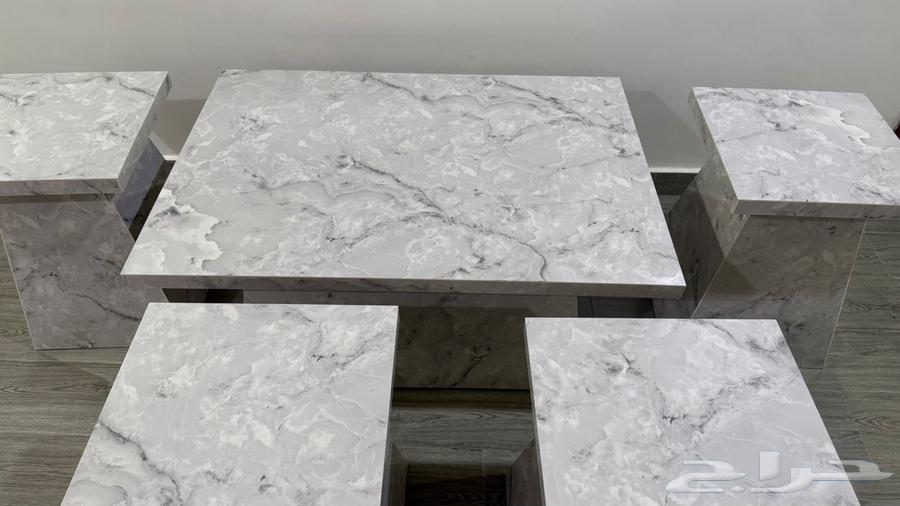 طاولة رخام مع 4 طاولات خدمه64415504990467110