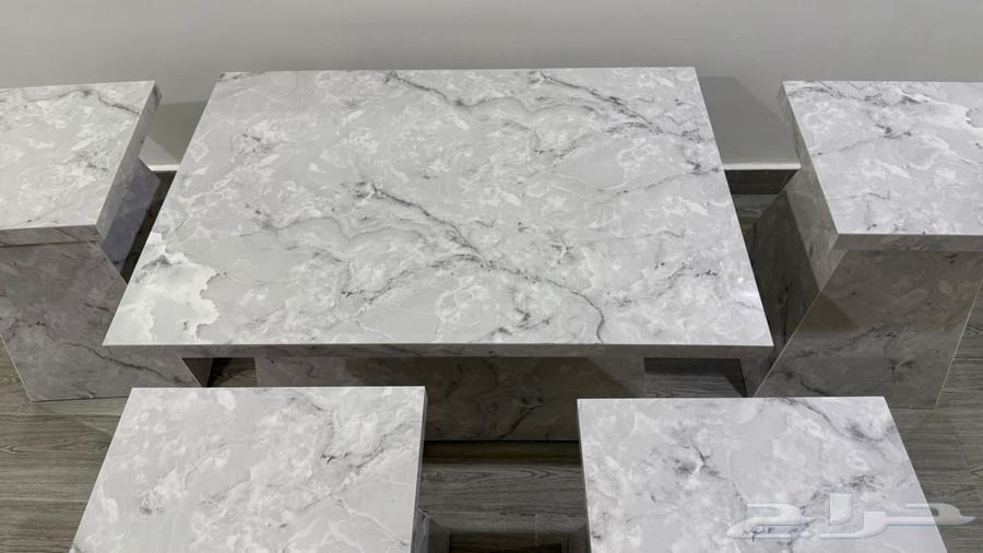 طاولة رخام مع 4 طاولات خدمه64415504990467112