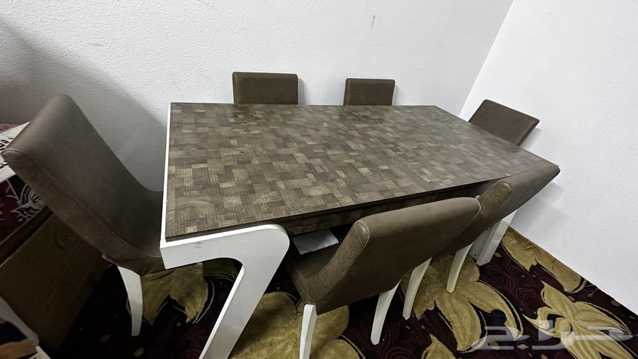 طاولة طعام خشبية نظيفة للبيع64414077192707111